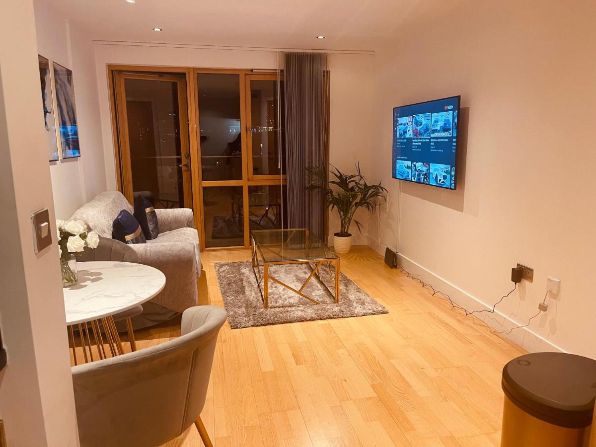 Primedoorstep Deluxe City Apt, River Canal View& Free Parking! Лийдс Екстериор снимка