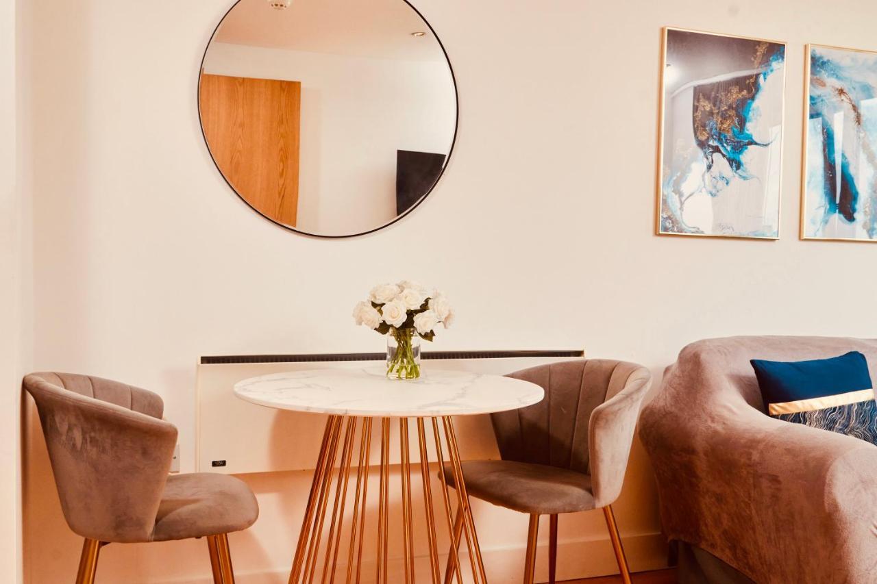 Primedoorstep Deluxe City Apt, River Canal View& Free Parking! Лийдс Екстериор снимка
