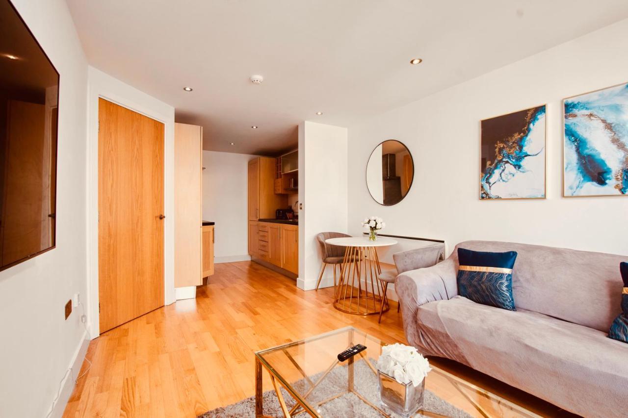 Primedoorstep Deluxe City Apt, River Canal View& Free Parking! Лийдс Екстериор снимка